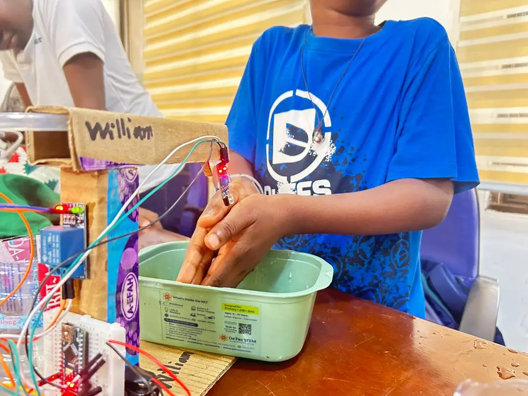 Ideas, projects, and lessons from practical education. — De'FES STEM LTD